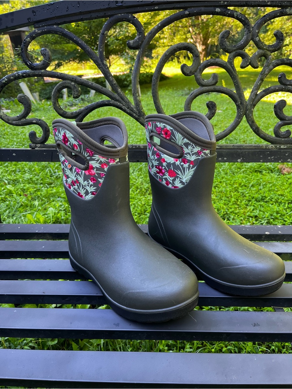 Women's Boggs Olive Green Floral-Trim Waterproof Pull-On Rain Boots